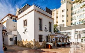 Amazing home in Marbella with Jacuzzi, WiFi&3 Bedrooms