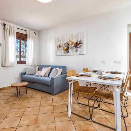Amazing home in Marbella with Jacuzzi, WiFi&3 Bedrooms Buitenkant foto