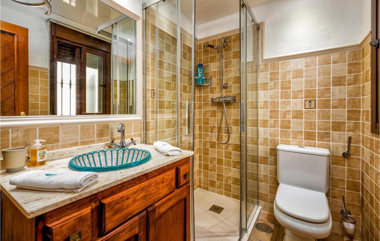 Amazing home in Marbella with Jacuzzi, WiFi&3 Bedrooms Buitenkant foto