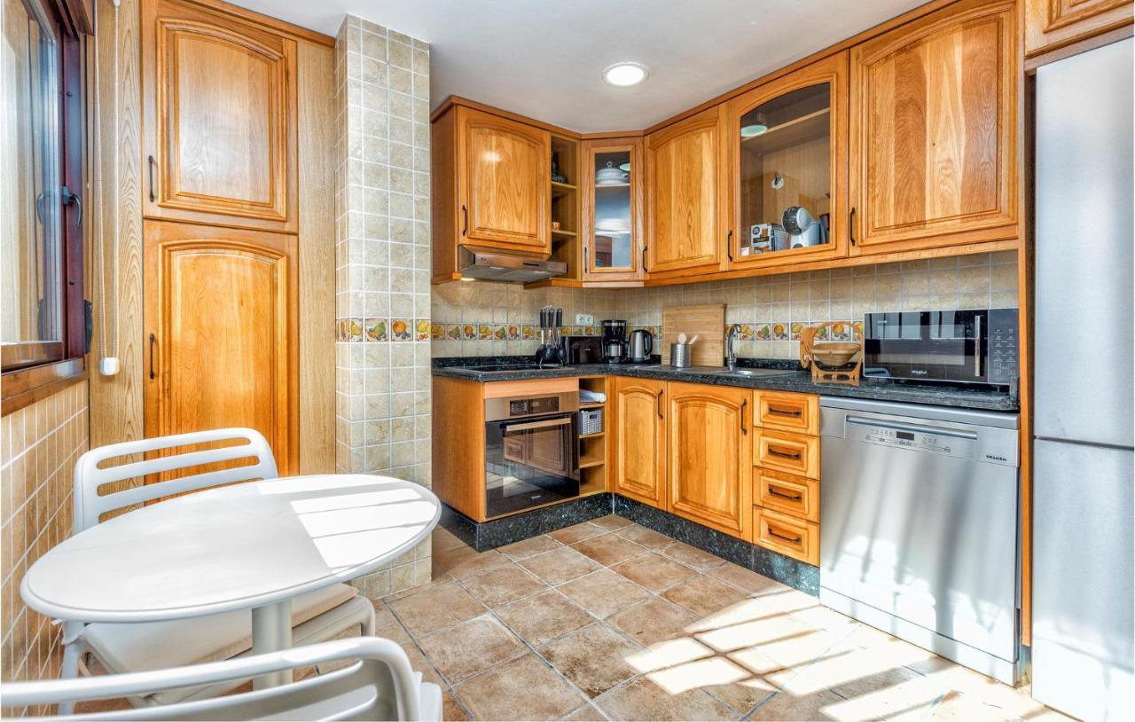 Amazing home in Marbella with Jacuzzi, WiFi&3 Bedrooms Buitenkant foto