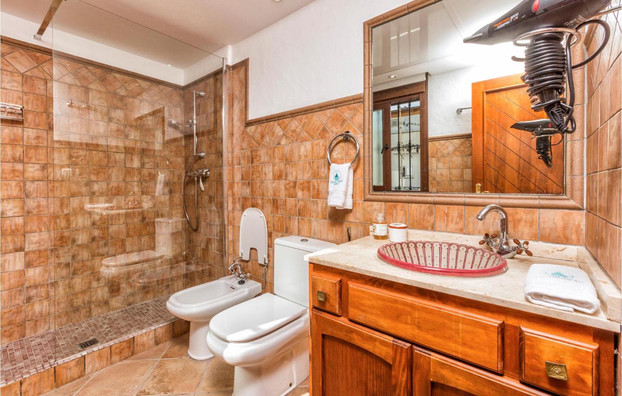 Amazing home in Marbella with Jacuzzi, WiFi&3 Bedrooms Buitenkant foto